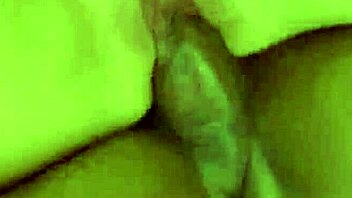 Blonde american cheerleader girl wants expert cock to fuck her wet pussy hard