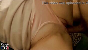 Французская любительница 1920 в розовом платье получает еблю раком