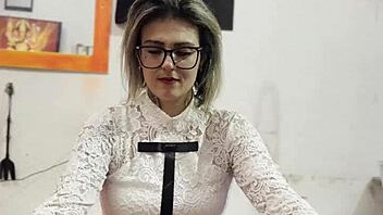 Discovering her cosplaying at home - A tantalizing display of curves and allure