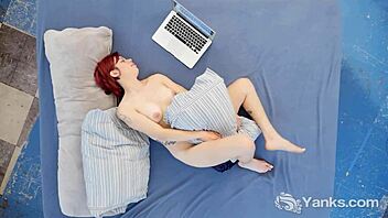 Yanks Minx Hedera Helix Masturbates Hairy Pussy