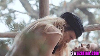 outdoor lesbian licking