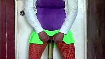 bisexual crossdresser mark loves swallowing his own piss but wants another man's piss too