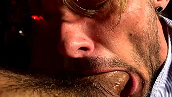 Врела bareback акција се одвија док Роксас доминира Николасу у Берлин Дарку 10 минута.