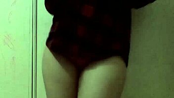 Shake your body with me in striptease