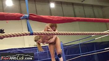 Wrestling lesbians go for oral fun 😏