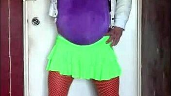 bisexual crossdresser mark loves swallowing his own piss but wants another man's piss too