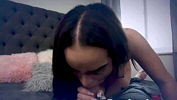 Fræk 18+ brunet POV runker og suger pik intenst!