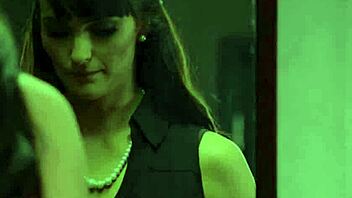 lesbian couple squirting during muff diving 😍