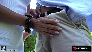 21Sextury Veronica Leal nielaisee sperman golfkentällä – pieni 18+ latinalainen blondi ulkona suihinotossa ja kasvoille laukeamisessa