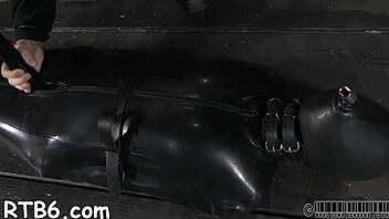 Zealous Booty Whipping Session for This Babe