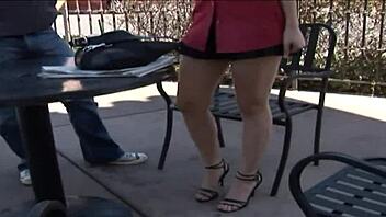 Store patter blonde Kagney Linn Karter får casting-knup af Barry Scott