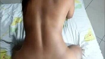 Garota de programa chupando pau e tomando no c�