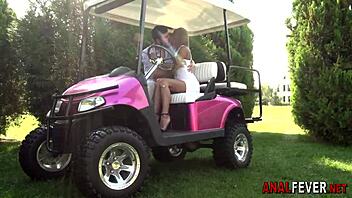 Kuuma eurotyttö saa syvän analipanon ja gapee