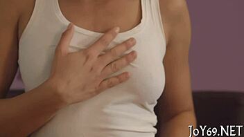 solo babe stretches pink twat hard!