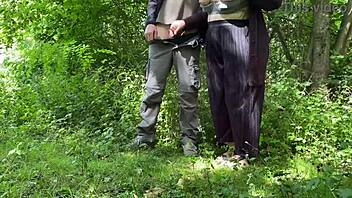 dedando cu de milf gorda no parque, caralho! 😜