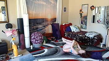 Milf Depilada Com Grandes Lábios da Buceta na Lição 155!