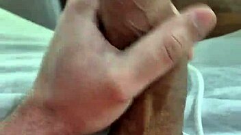 Sexy twink jerks off deliciously, contrasting his cute exotic look