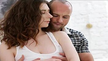 وااو زب صلب مذهل بين ثديين كبار ناعمين!