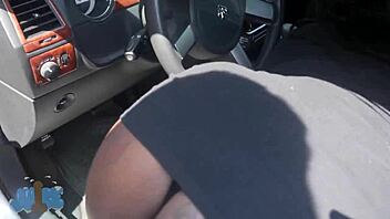 nikkistackzzz offers top-notch car wash service with a smile