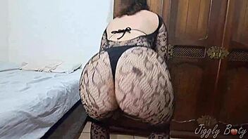 POV зашеметяваща PAWG приятелка в леопардова мрежеста чорапогащник получава силно ебане с подскачащи естествени цици пълно видео на Red