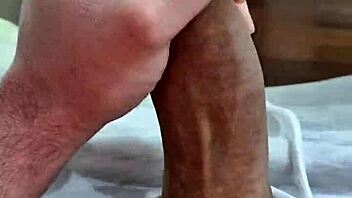 Sexy twink jerks off deliciously, contrasting his cute exotic look