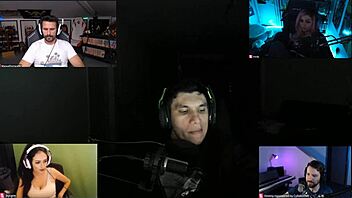 joycgee and fancy 4 on webcam chat