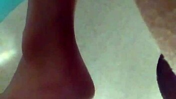 this guy sucks on that pussy so good