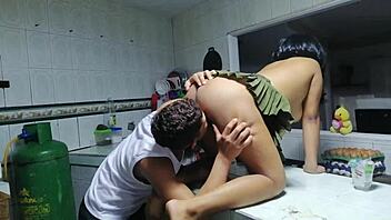 2 parte me follo al plomero sin que mi esposo este, homemade big tits ass sex