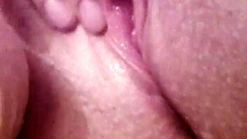 Sexy Latina Milf Masturbates Her Wet Ass Passionately.