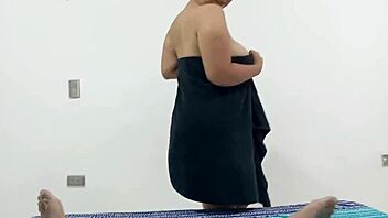 que rico blowjob me da mi novia latina mientras veo su gigantesco culo horny 😍