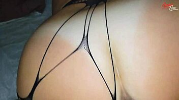 Milf in fishnets becomes a wild cum fountain in bed