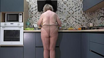 Amateur wife with a big ass cooks and poses in the kitchen