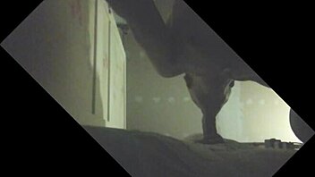 Etalon couilles pleines gros juteur se fait purger en glory hole.