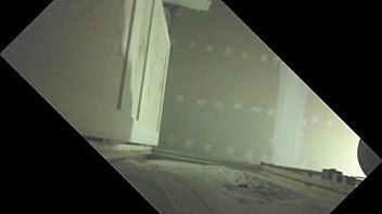 Etalon couilles pleines gros juteur se fait purger en glory hole.