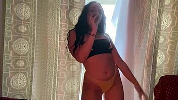 A Esta Morenaza Le Encanta Jugar Con Una Polla Grande En Videos Caseros Latinos