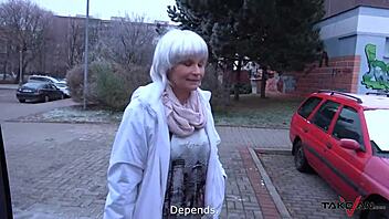 Hey Babe, willst du meine cum-verschmierte Muschi nach wilder Van-Fahrt sehen?