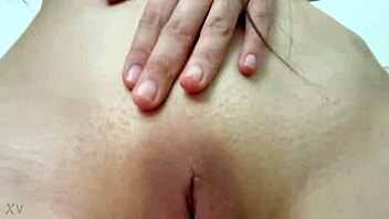 मैं अभी तुम्हारे कम को मेरे अंदर गहराई से भरने की प्यासी हूं