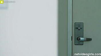 Wow, this exotic thick girl auditions for a calendar! 😍