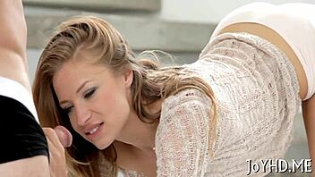 Najstnica 18+ liže kurac pa ga dobi v pičko