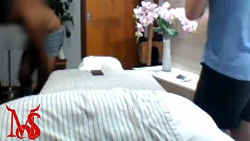 Masaje se pone guarro por recomendación de la amiga