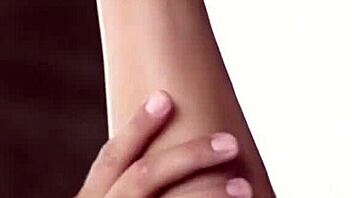 babe delivers a kinky footjob session