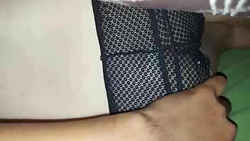 علاقة سرية مع زوج الأم