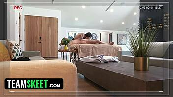 Jasmine Wilde Rides Donnie Rock in Live Hotel!