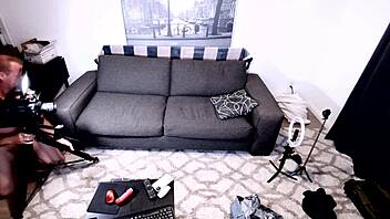 Britney Madison, pripravi se na to intenzivno jebanje na kanapeju!