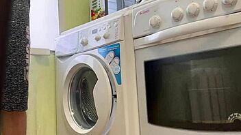 Elle a jeté la capote, lui a fait une pipe au premier rencard pour un massage outdoor fun