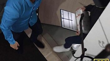 Delivery Girl Licks Guy's Ass For Good Tips In Rimjob