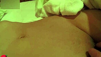 Gratis okensurerad japansk tjej i Tokyo visar hårig fitta