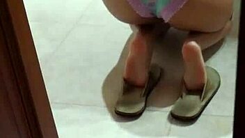 Man, delivery guy got shocked by curvy milf with no cash, ya know!