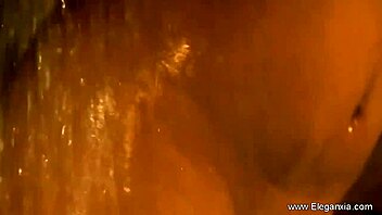 Indian Beauty Shows Off Naked Body!