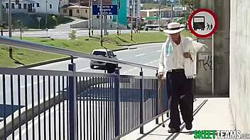 Latina Fucks Outdoors For Cash! With Glasses!